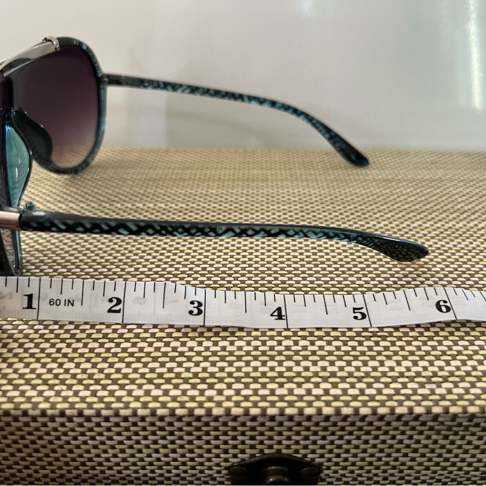 Sunglasses - Picture 3 of 4